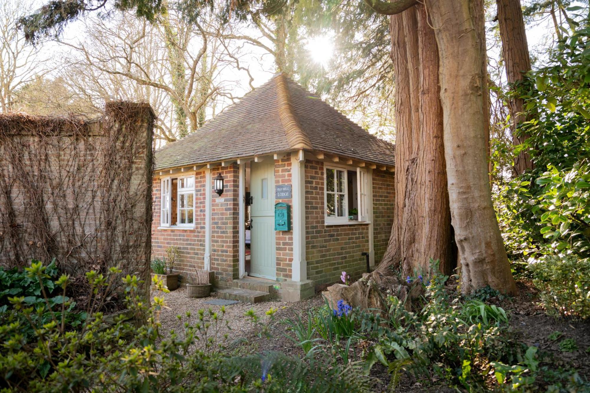 Old Mill Lodge By Huluki Sussex Stays Hurstpierpoint 외부 사진