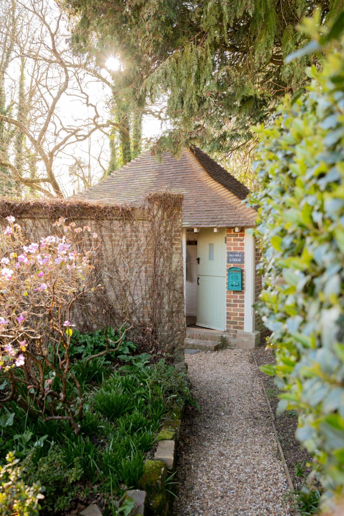 Old Mill Lodge By Huluki Sussex Stays Hurstpierpoint 외부 사진