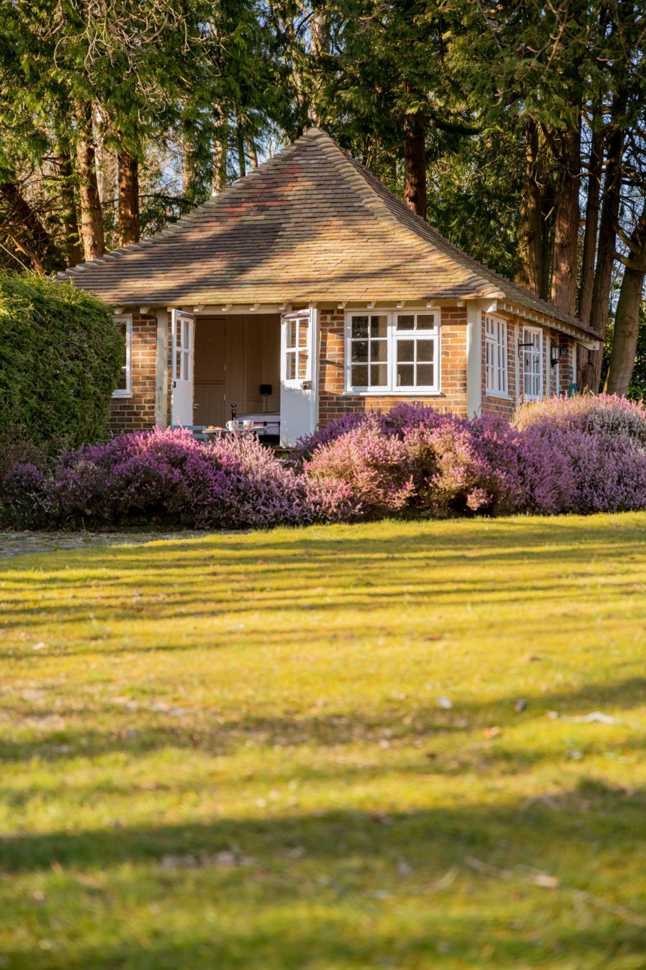 Old Mill Lodge By Huluki Sussex Stays Hurstpierpoint 외부 사진