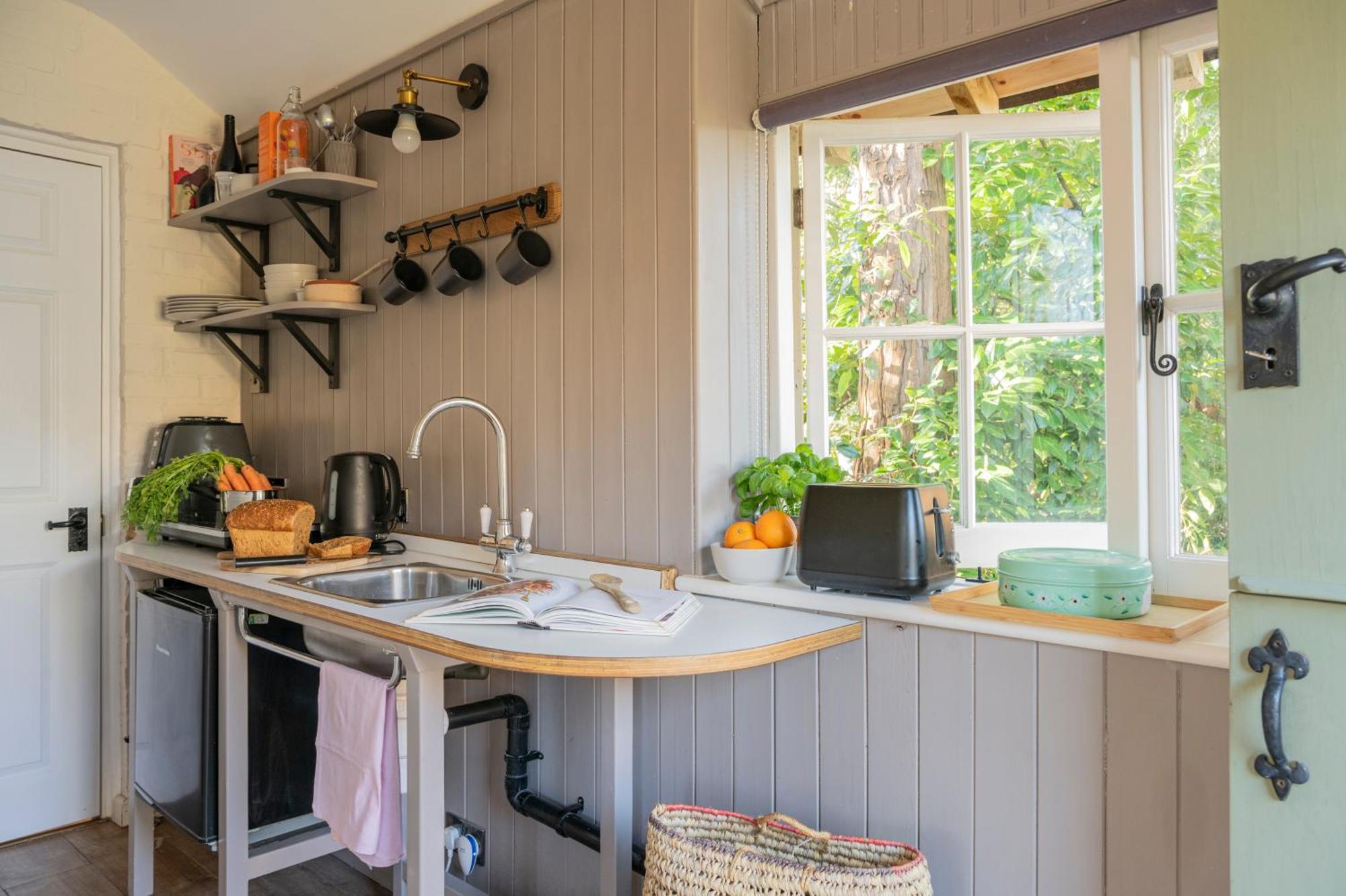 Old Mill Lodge By Huluki Sussex Stays Hurstpierpoint 외부 사진