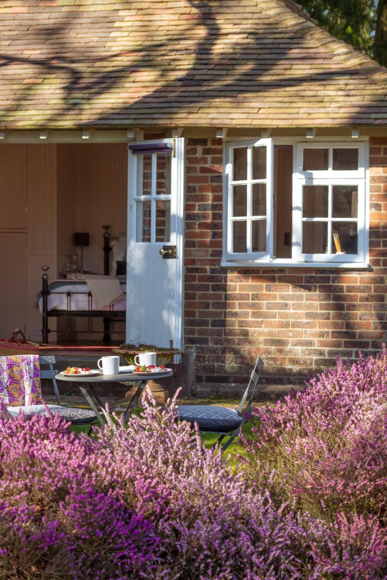 Old Mill Lodge By Huluki Sussex Stays Hurstpierpoint 외부 사진